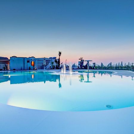 Mediterraneo Hotel & Suites Каттолика Экстерьер фото