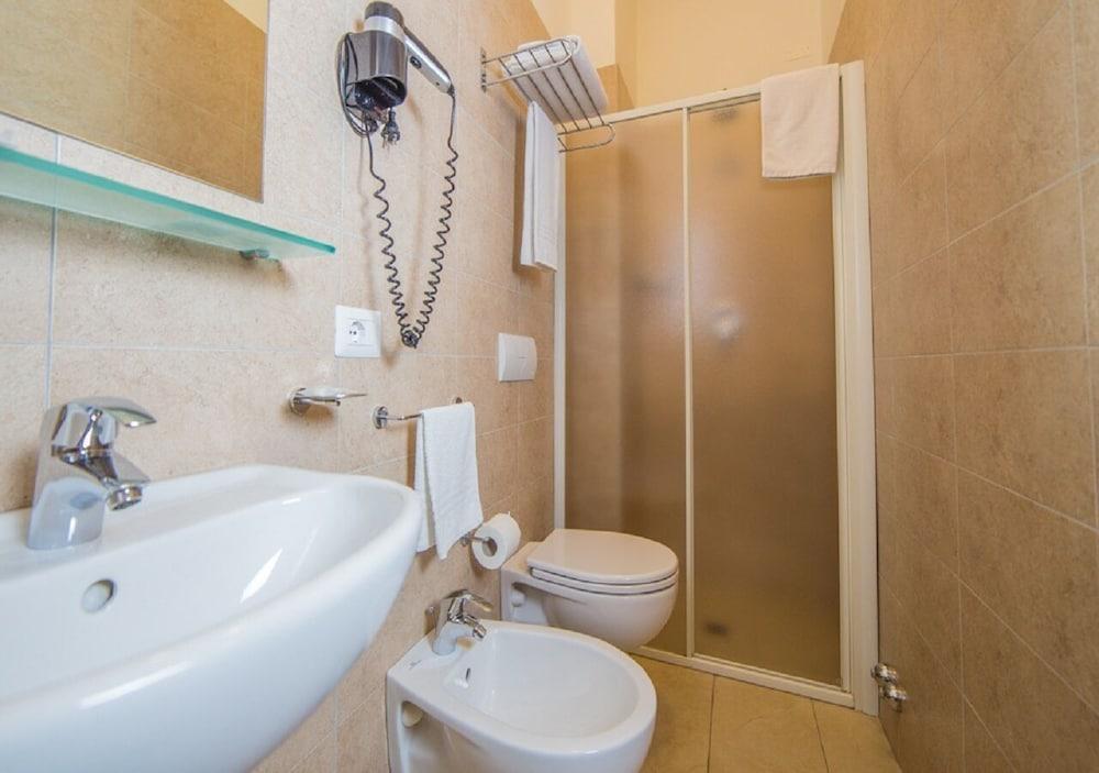 Mediterraneo Hotel & Suites Каттолика Экстерьер фото