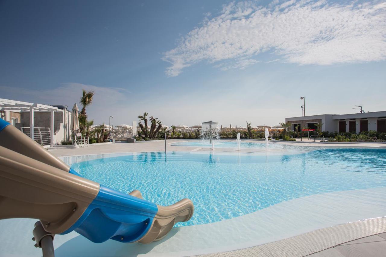 Mediterraneo Hotel & Suites Каттолика Экстерьер фото
