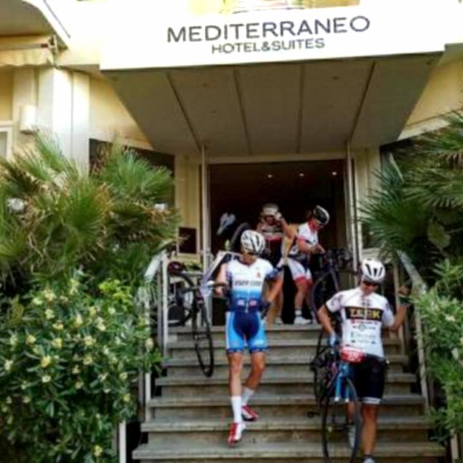 Mediterraneo Hotel & Suites Каттолика Экстерьер фото
