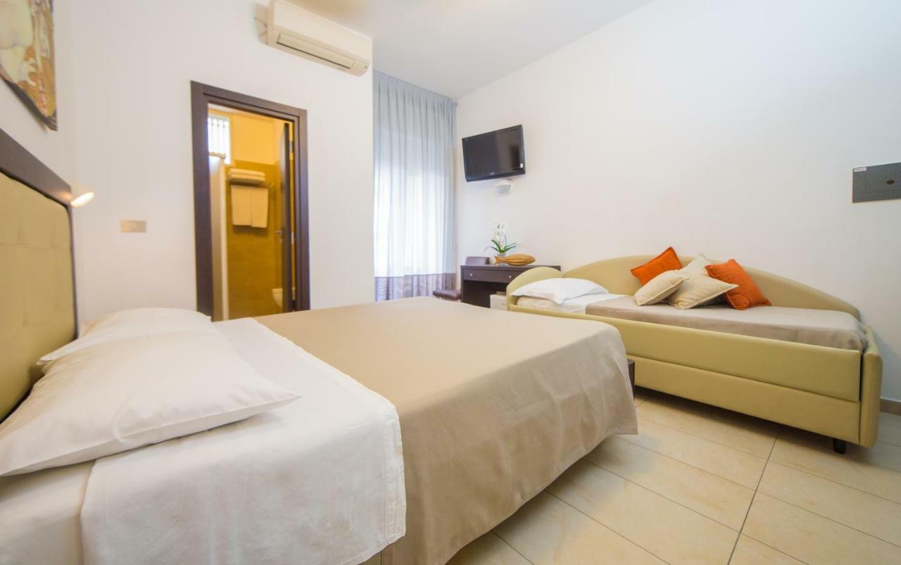 Mediterraneo Hotel & Suites Каттолика Экстерьер фото