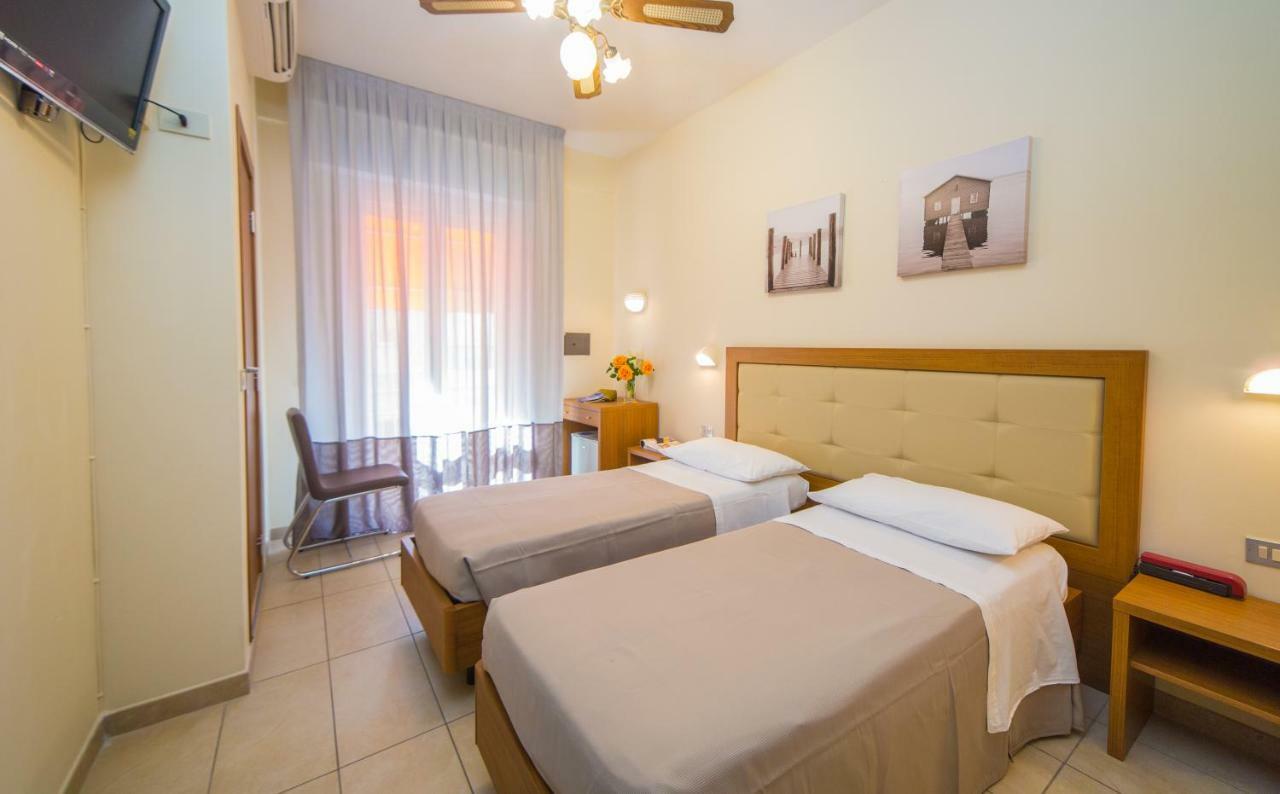 Mediterraneo Hotel & Suites Каттолика Экстерьер фото