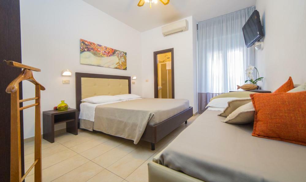 Mediterraneo Hotel & Suites Каттолика Экстерьер фото