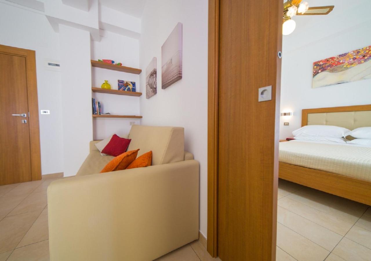Mediterraneo Hotel & Suites Каттолика Экстерьер фото