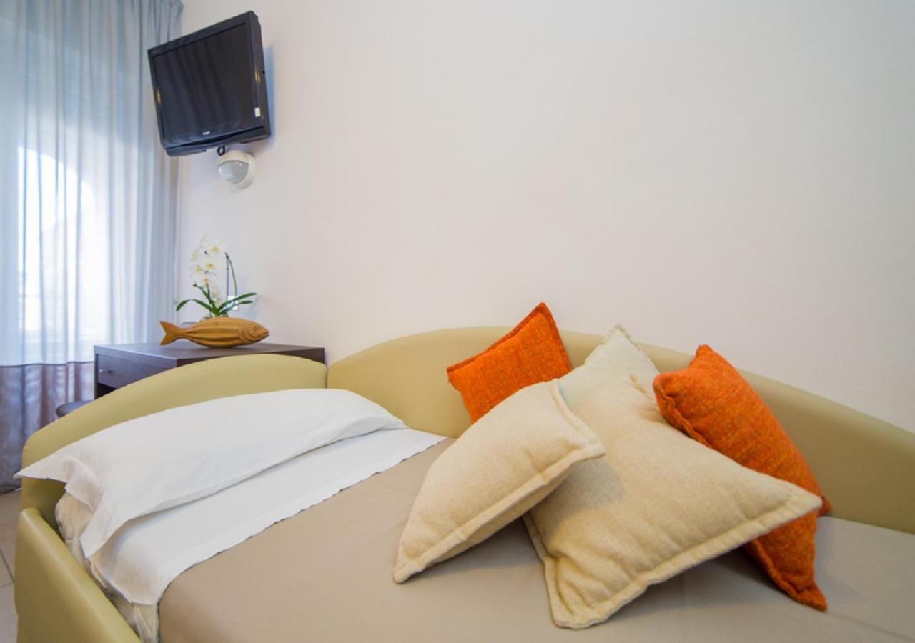 Mediterraneo Hotel & Suites Каттолика Экстерьер фото