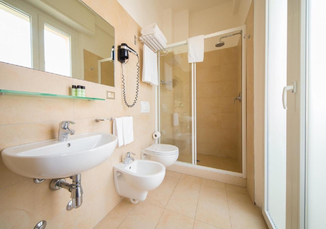 Mediterraneo Hotel & Suites Каттолика Экстерьер фото