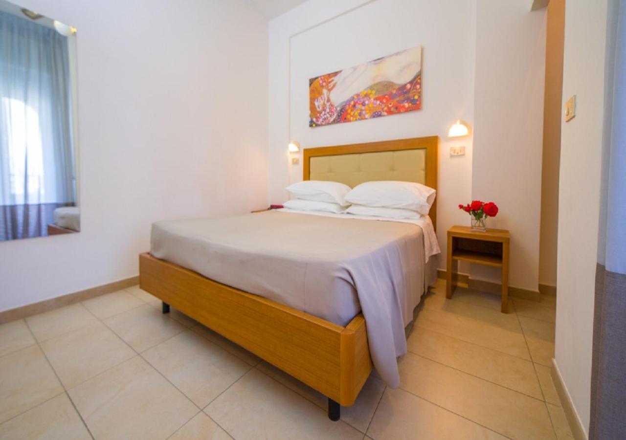 Mediterraneo Hotel & Suites Каттолика Экстерьер фото