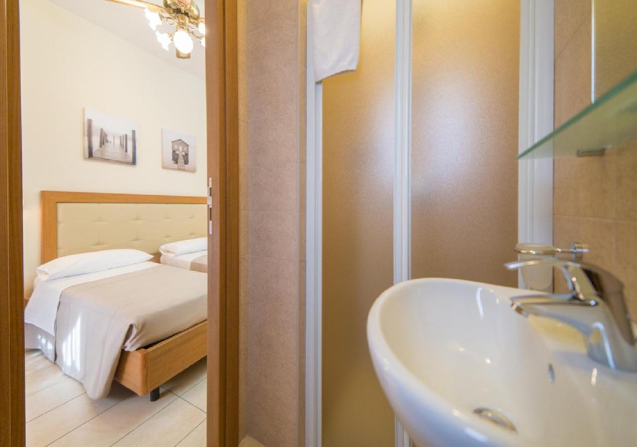 Mediterraneo Hotel & Suites Каттолика Экстерьер фото