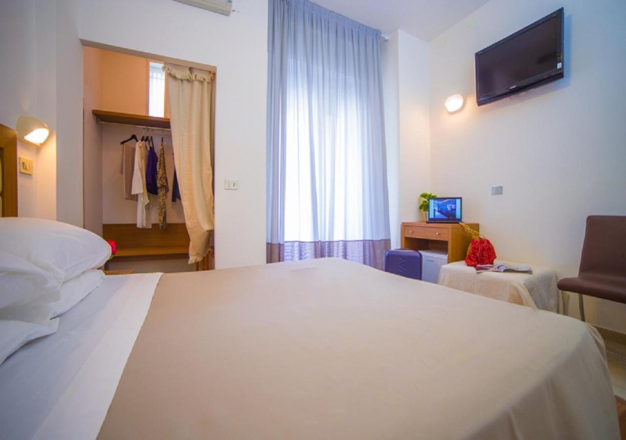 Mediterraneo Hotel & Suites Каттолика Экстерьер фото