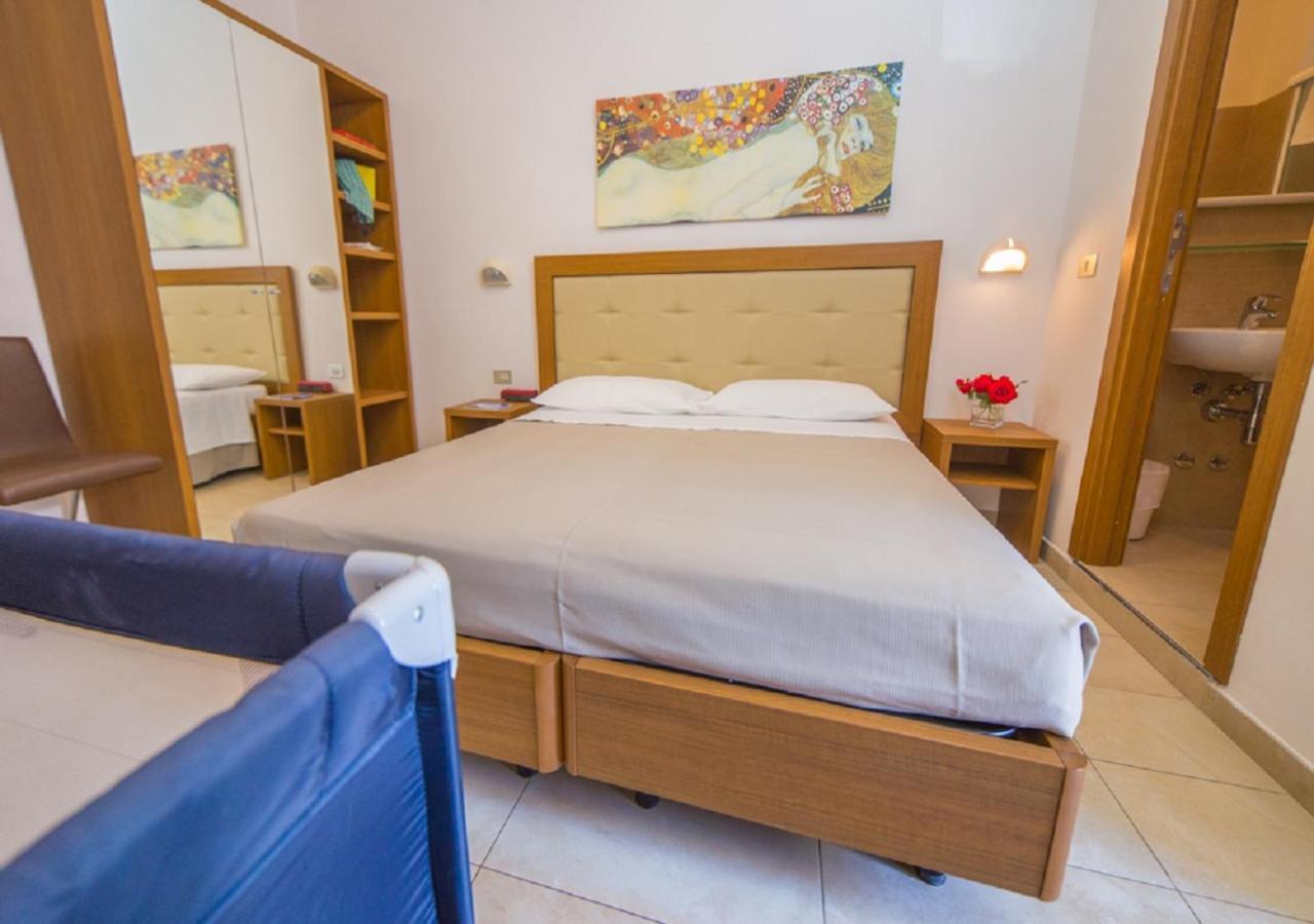 Mediterraneo Hotel & Suites Каттолика Экстерьер фото