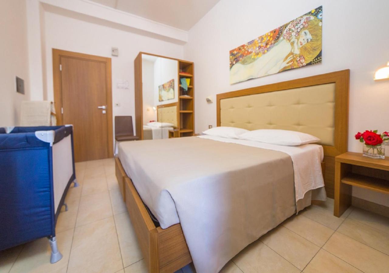 Mediterraneo Hotel & Suites Каттолика Экстерьер фото