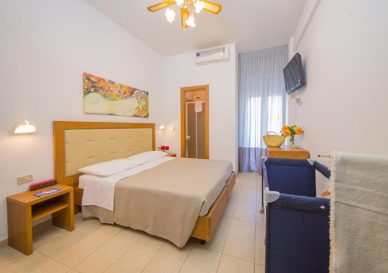 Mediterraneo Hotel & Suites Каттолика Экстерьер фото