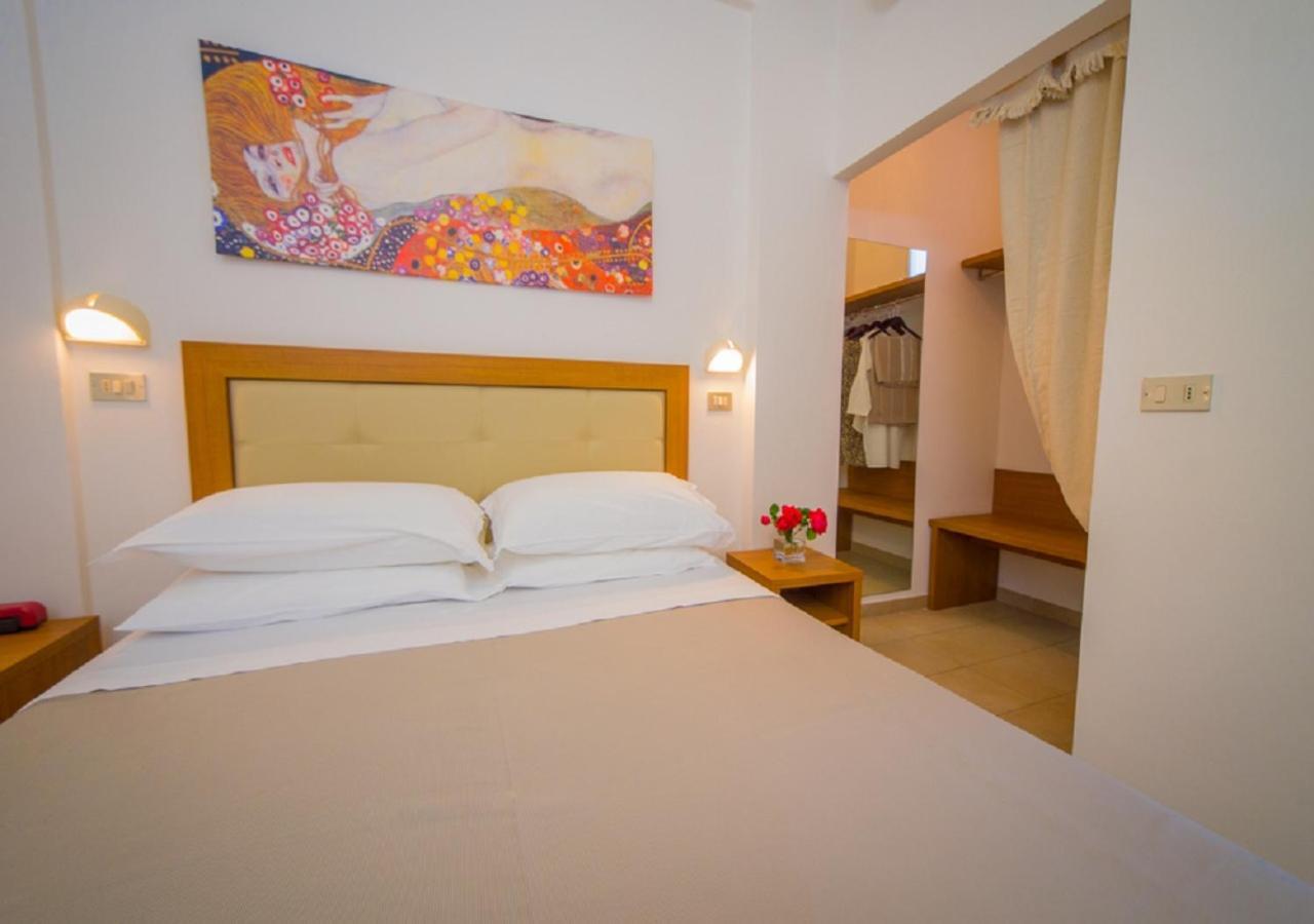Mediterraneo Hotel & Suites Каттолика Экстерьер фото