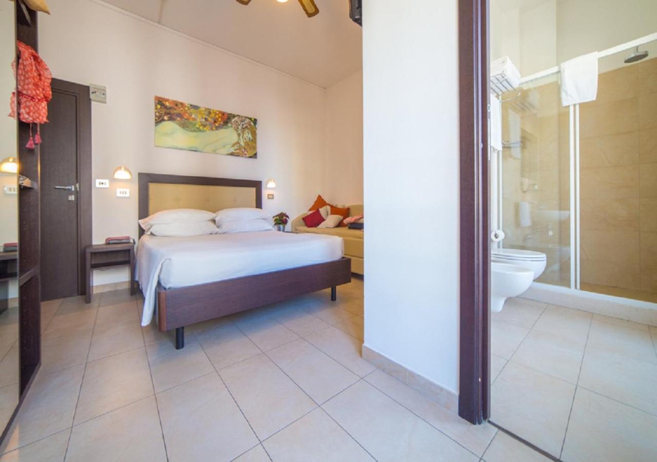 Mediterraneo Hotel & Suites Каттолика Экстерьер фото