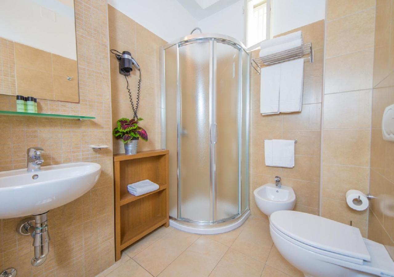 Mediterraneo Hotel & Suites Каттолика Экстерьер фото