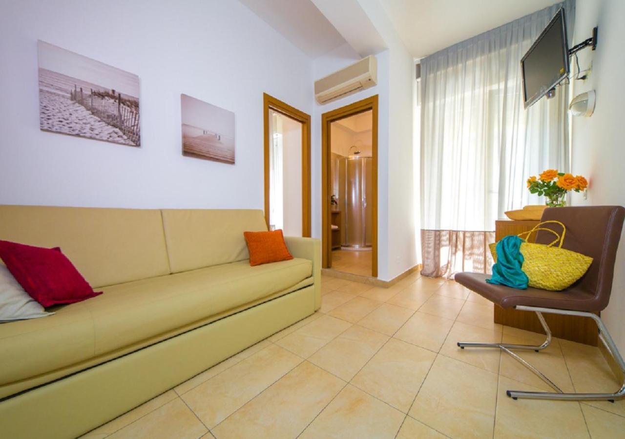 Mediterraneo Hotel & Suites Каттолика Экстерьер фото
